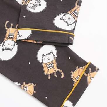 宇宙とネコ 前開き子どもパジャマ