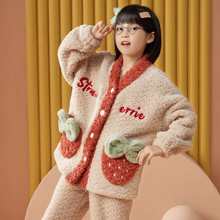 子どもパジャマ ふわもこいちご柄ルームウェア上下セット