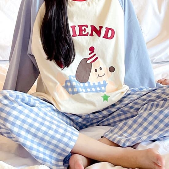 子どもパジャマ 可愛いフレンド柄 パジャマ 上下セット