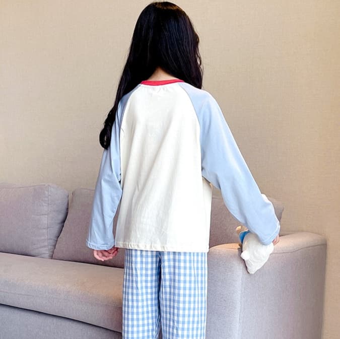 子どもパジャマ 可愛いフレンド柄 パジャマ 上下セット