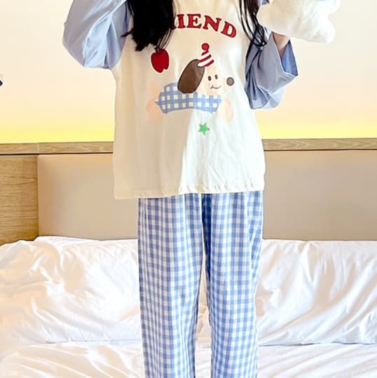 子どもパジャマ 可愛いフレンド柄 パジャマ 上下セット