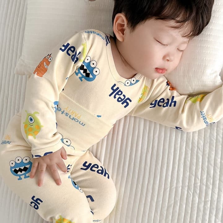 子どもパジャマ かわいい総柄パジャマ