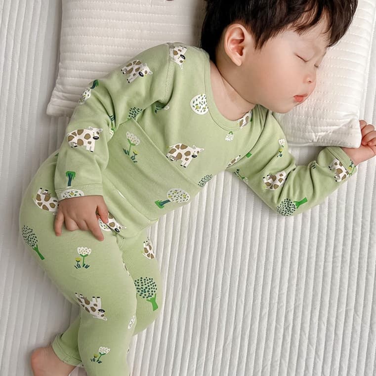 子どもパジャマ かわいい総柄パジャマ