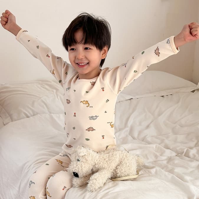 恐竜総柄 子どもパジャマ 上下セット