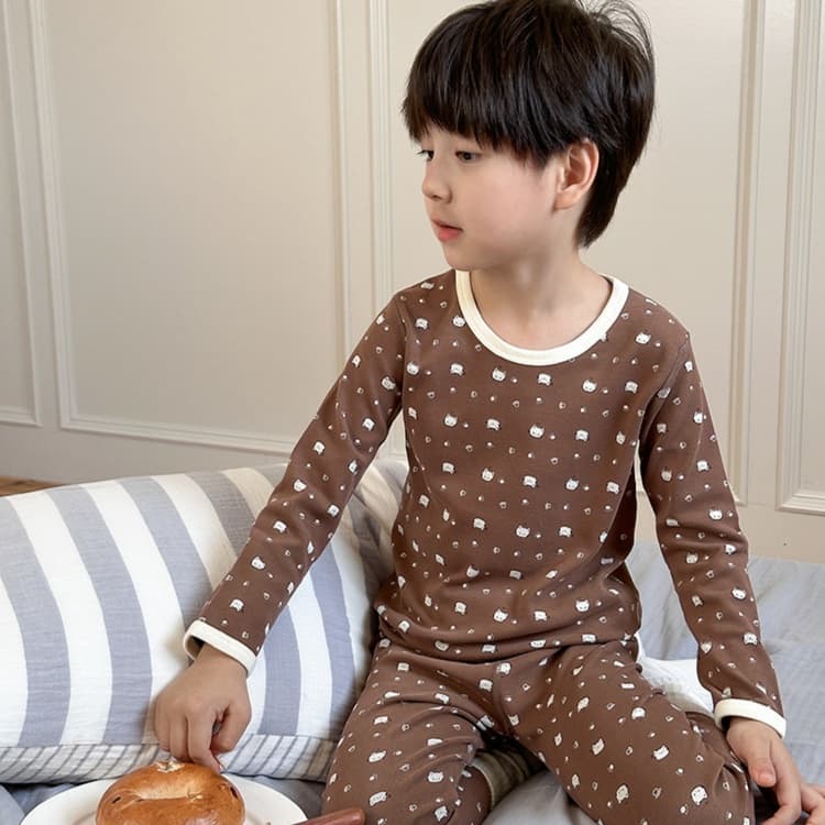 恐竜総柄 子どもパジャマ 上下セット