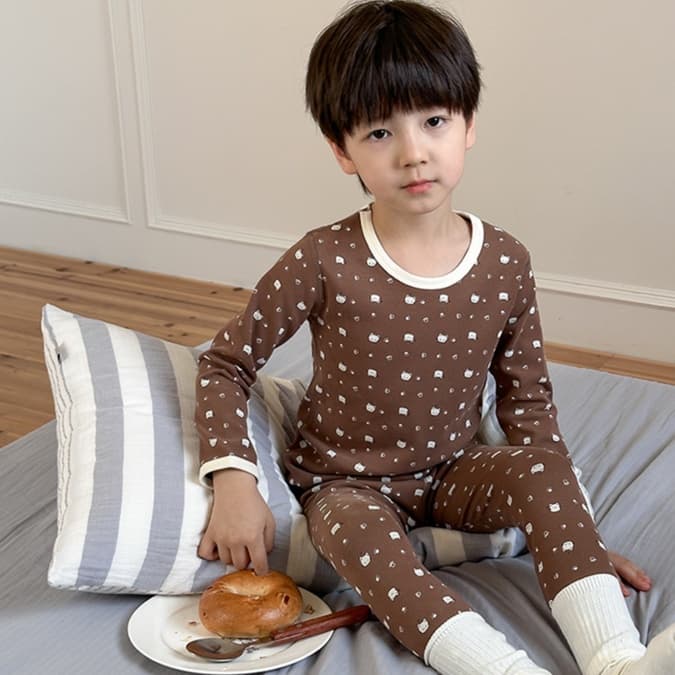 恐竜総柄 子どもパジャマ 上下セット