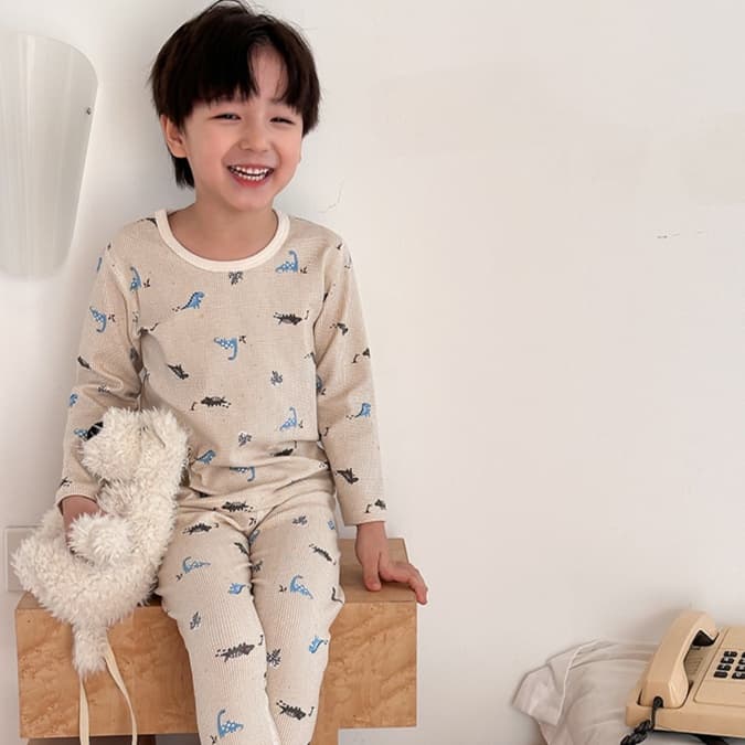 恐竜総柄 子どもパジャマ 上下セット