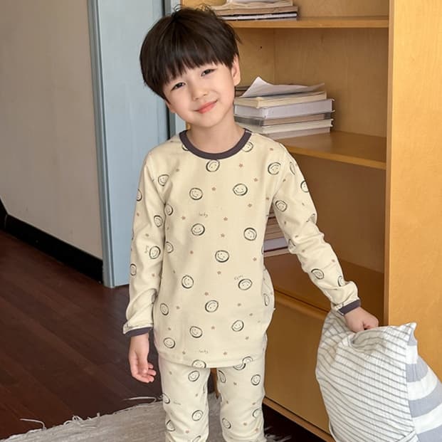 恐竜総柄 子どもパジャマ 上下セット