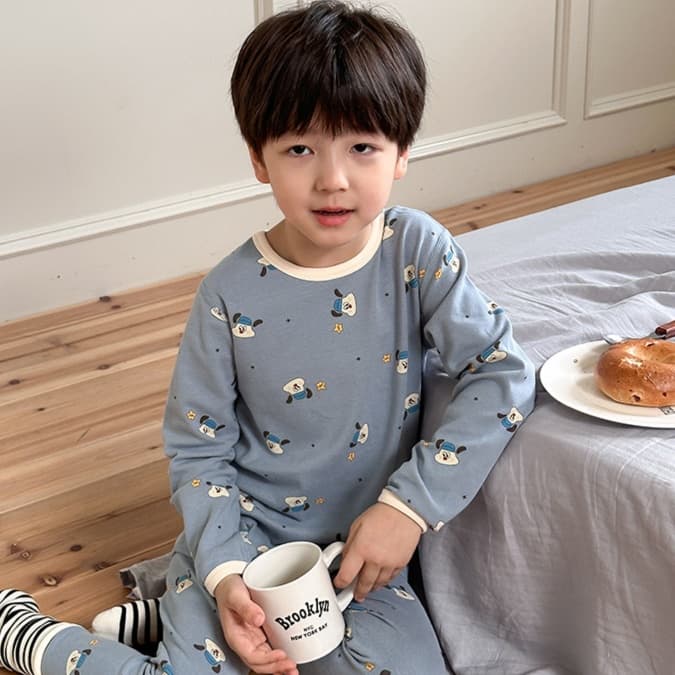 恐竜総柄 子どもパジャマ 上下セット