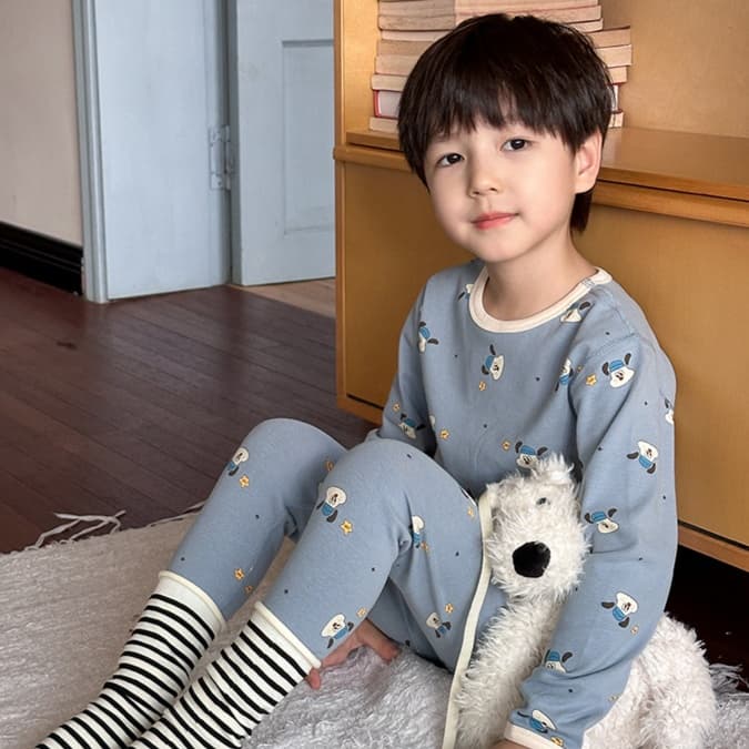 恐竜総柄 子どもパジャマ 上下セット