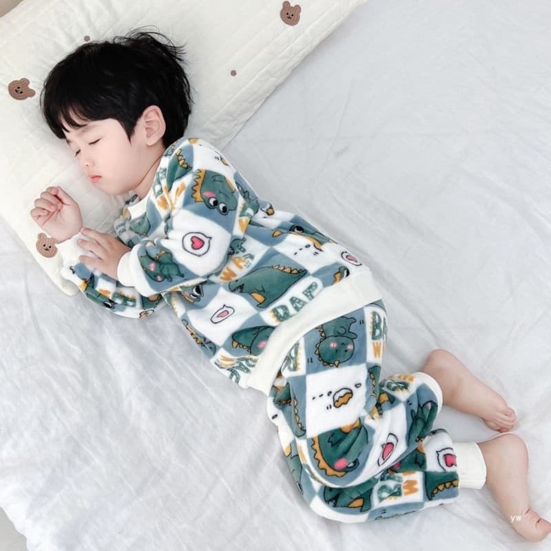 子どもパジャマ 恐竜柄もこもこ上下セットパジャマ