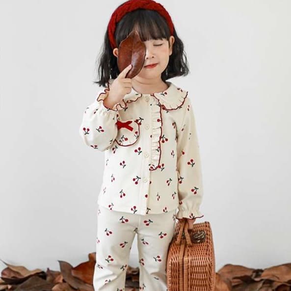 子どもパジャマ 愛らしいフルーツ柄のおやすみウェア