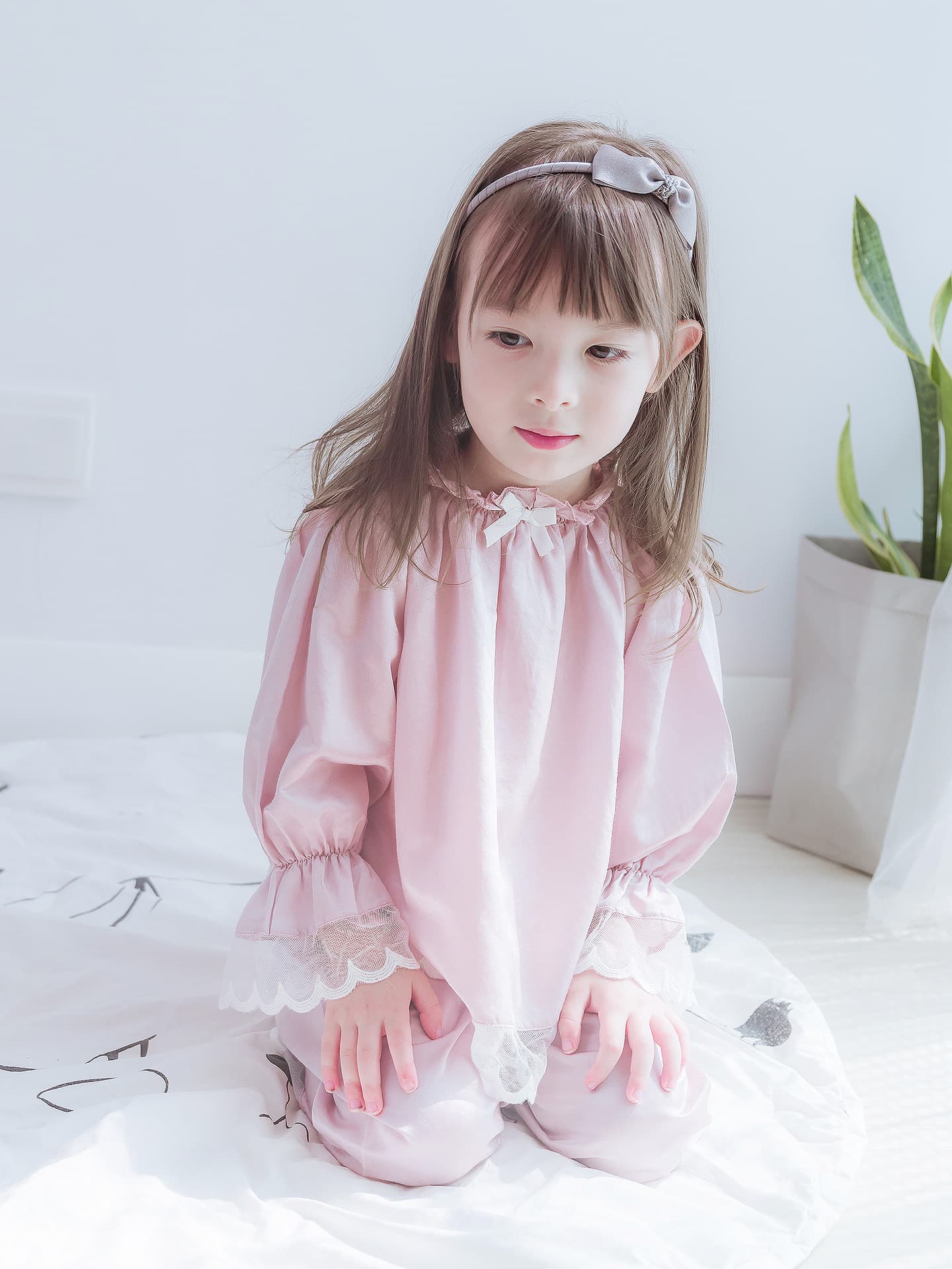 子どもパジャマ 女児レース付き長袖ナイトウェア上下セット