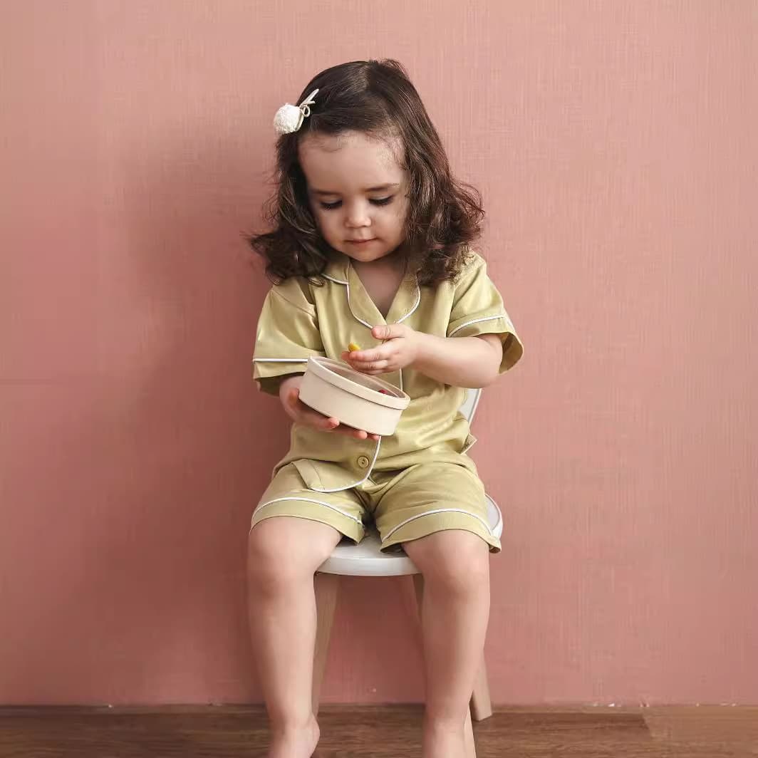 子どもパジャマ パイピング配色半袖シャツ短パン子ども寝間着　セットアップ