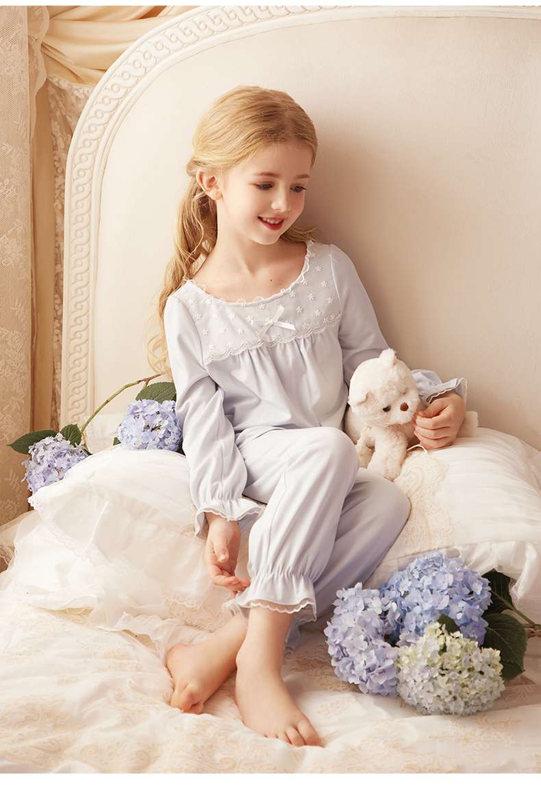 子どもパジャマ 妖精のような少女のパジャマセット