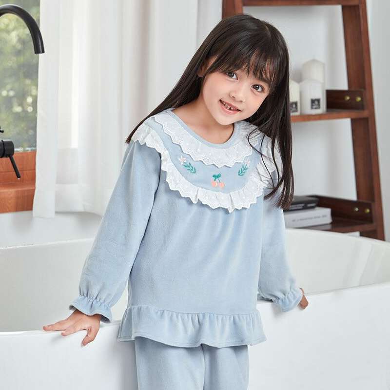 子どもパジャマ 花刺繍レース付きガールズナイトウェア