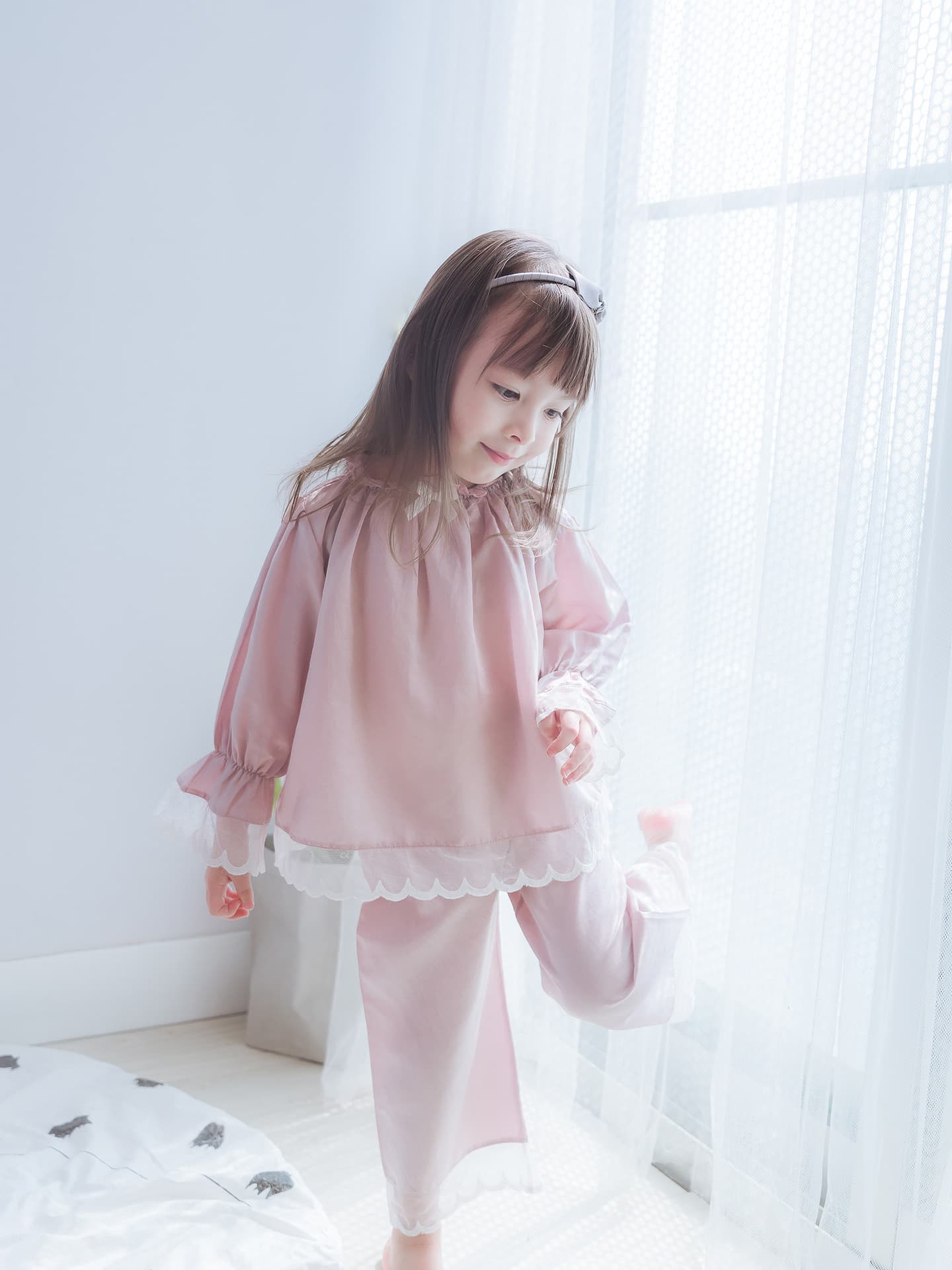 子どもパジャマ 女児レース付き長袖ナイトウェア上下セット