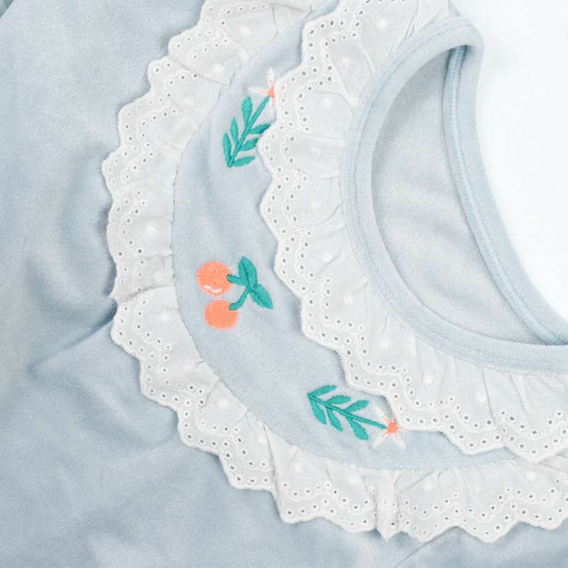 子どもパジャマ 花刺繍レース付きガールズナイトウェア