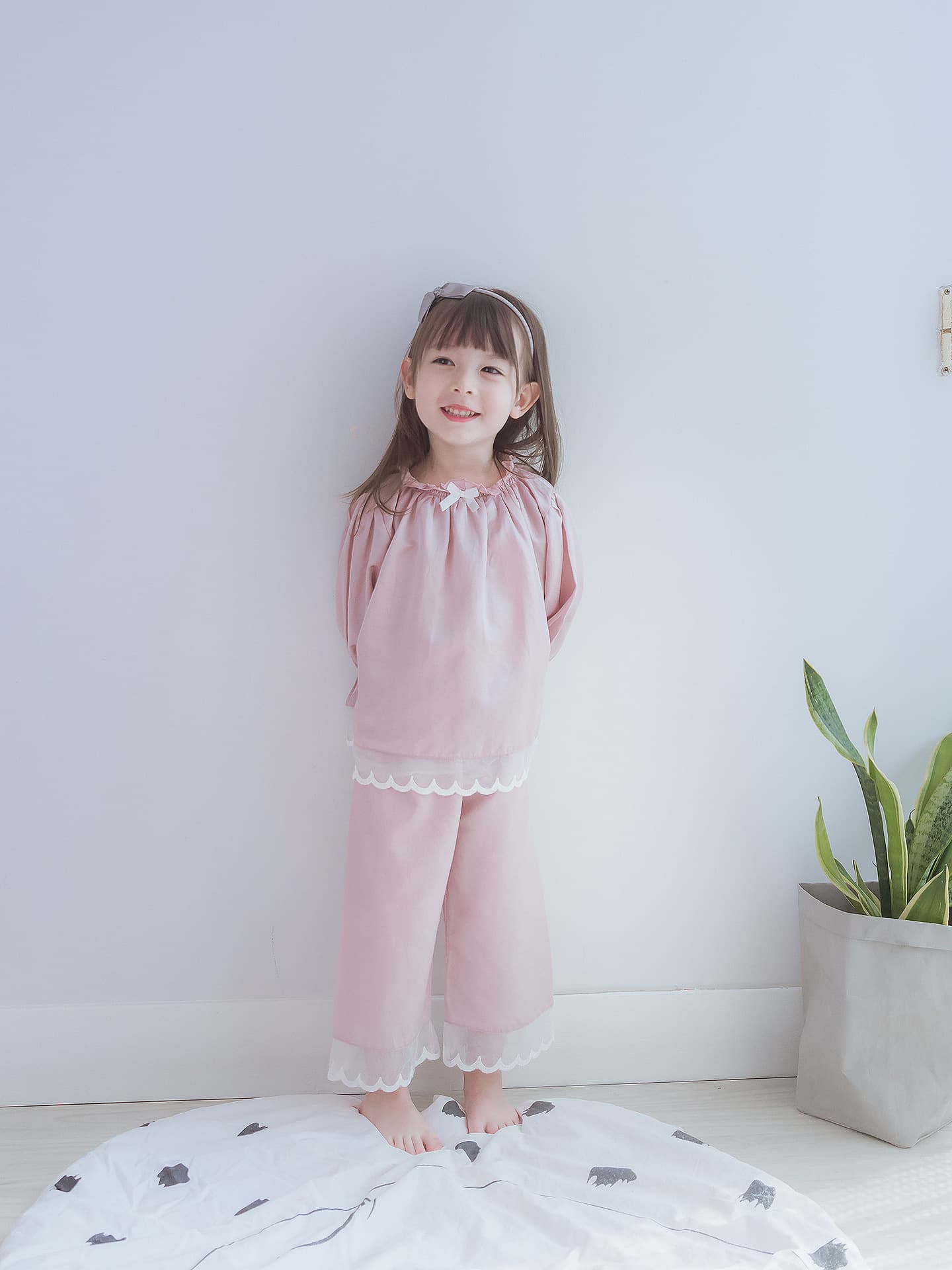 子どもパジャマ 女児レース付き長袖ナイトウェア上下セット