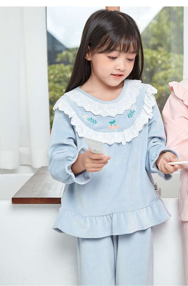子どもパジャマ 花刺繍レース付きガールズナイトウェア