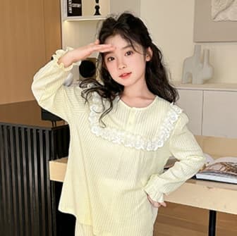 子どもパジャマ ふんわりレース付きリブパジャマ