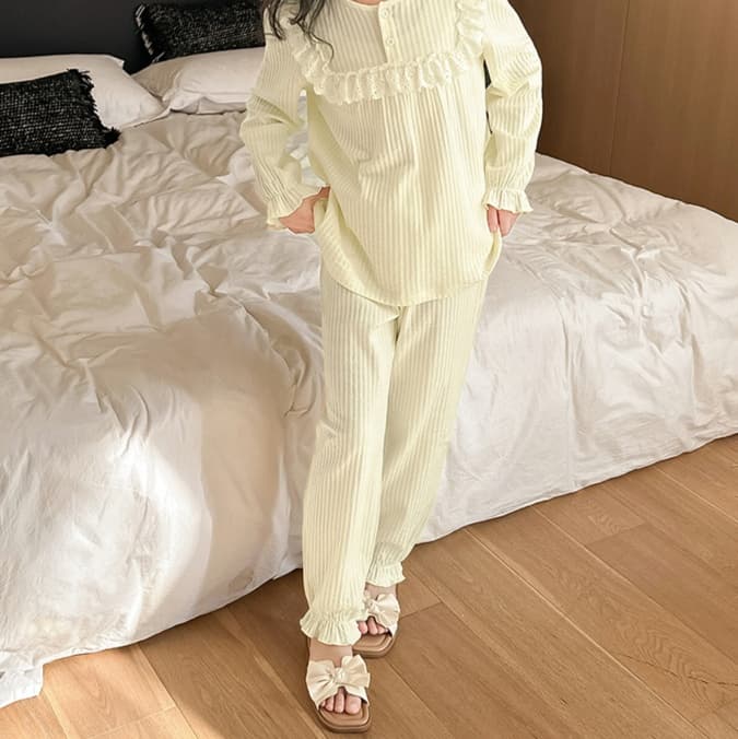 子どもパジャマ ふんわりレース付きリブパジャマ