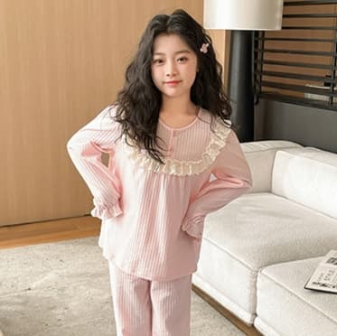 子どもパジャマ ふんわりレース付きリブパジャマ