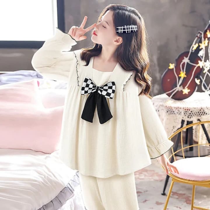 子どもパジャマ いちご柄フリルパジャマ